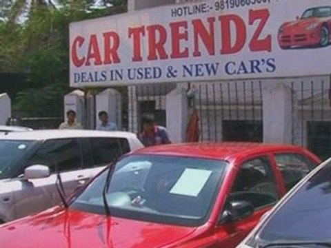 Ultra cheap Tata Nano launched in Mumbai