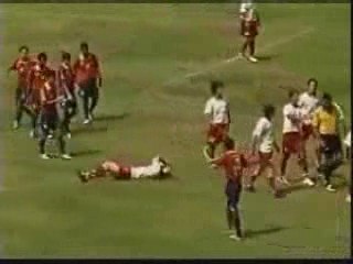 bagarre arbitre contre joueur