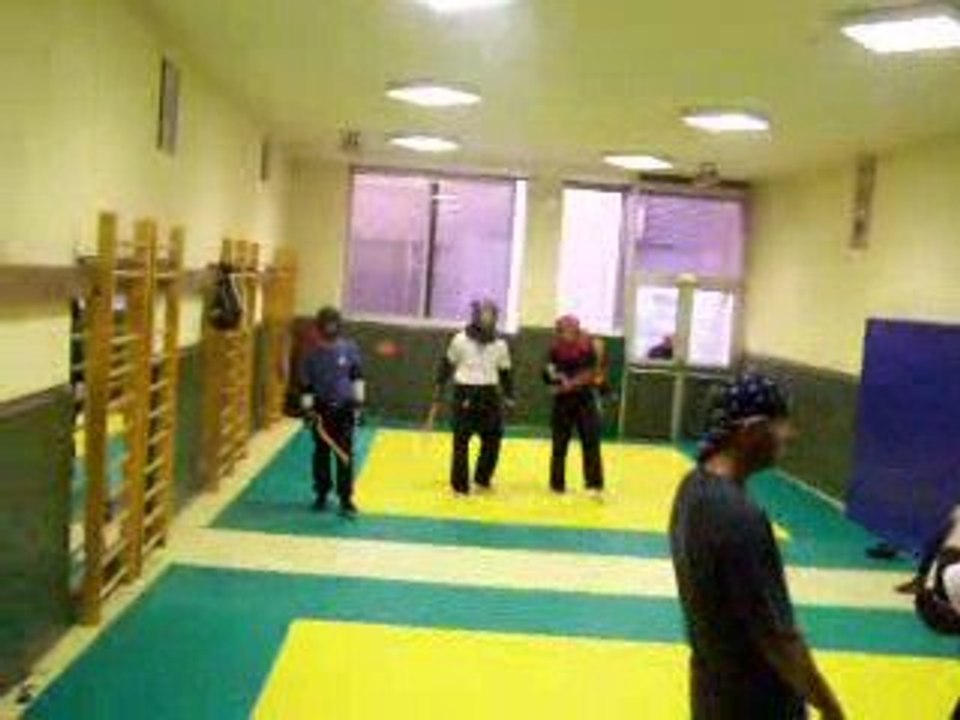 Kali Eskrima : A 3 contre 3 bâtons mousse règles NHB