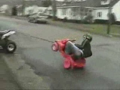 Abrutis quad + petite voiture