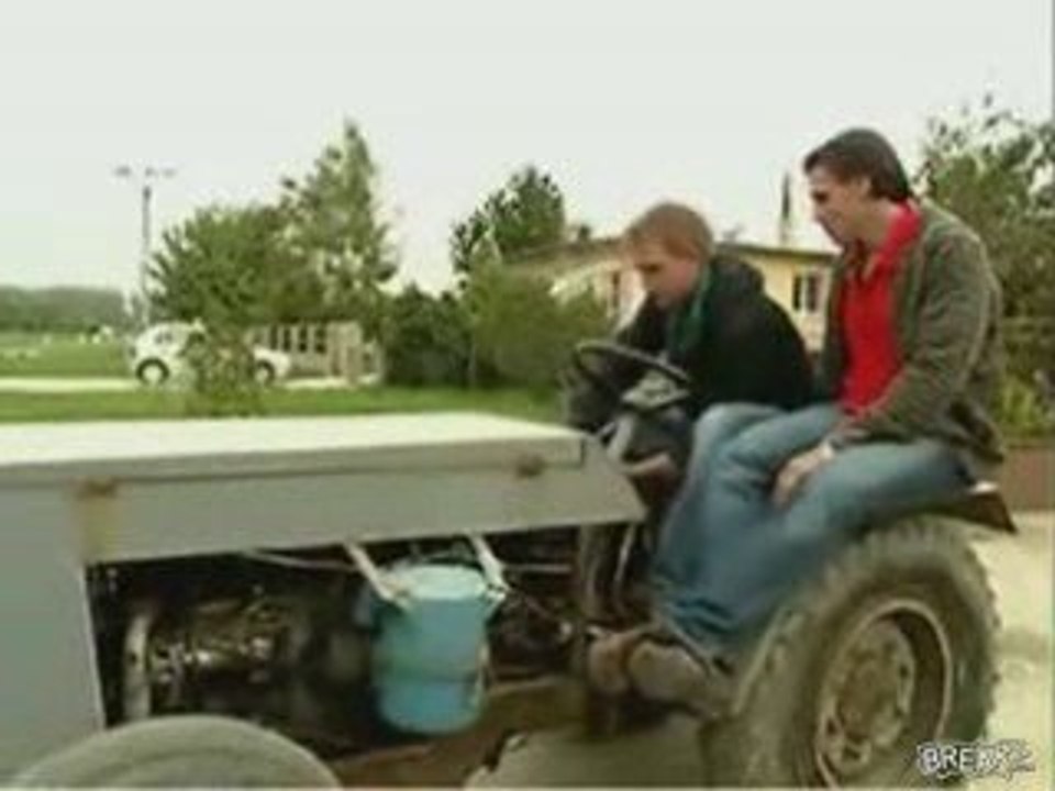 régis et le tracteur  [chute]