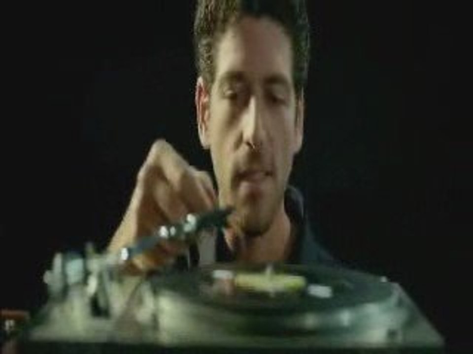 Bora Ebeoğlu ve Sezen Aksu Tükeneceğiz Issız Adam