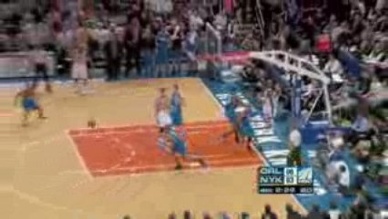 NBA Dwight Howard blocks Nate Robinson's lay-up attempt.
