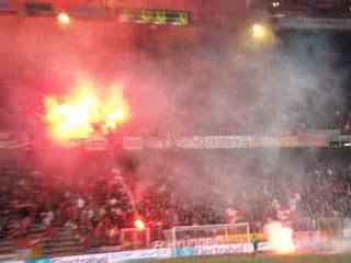 LE STANDARD FOU LE "FEU"!