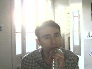 Wiwi égratigne "Ailleurs"