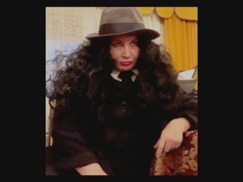 LUMINITA SOARE: 'Il venait d'avoir dix-huit ans'- Chanson