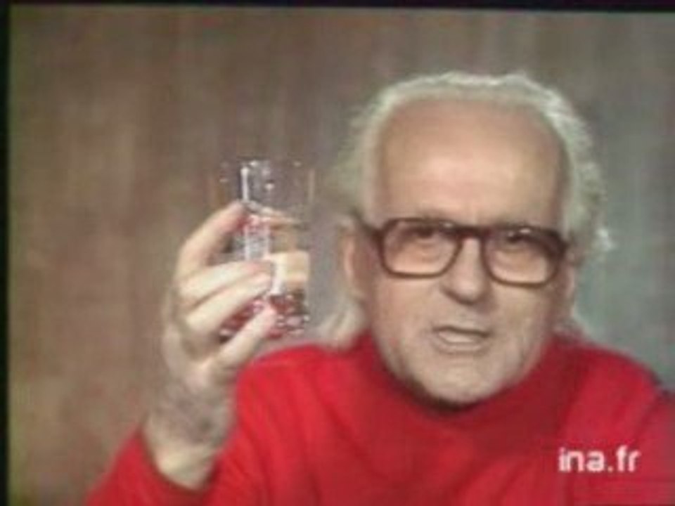 R. Dumont et son verre d'eau