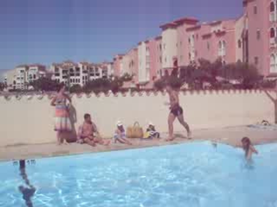 Barcares en 1 a la piscine (vrille)