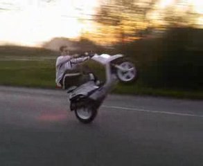 Jess avec la 125 et Cochet welling en scoot