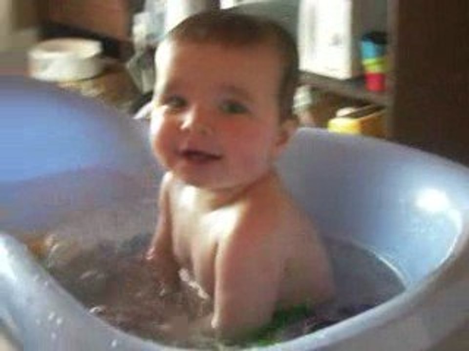 Eden dans le bain 2