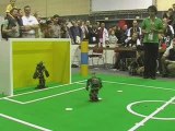 Robot giocano a calcio