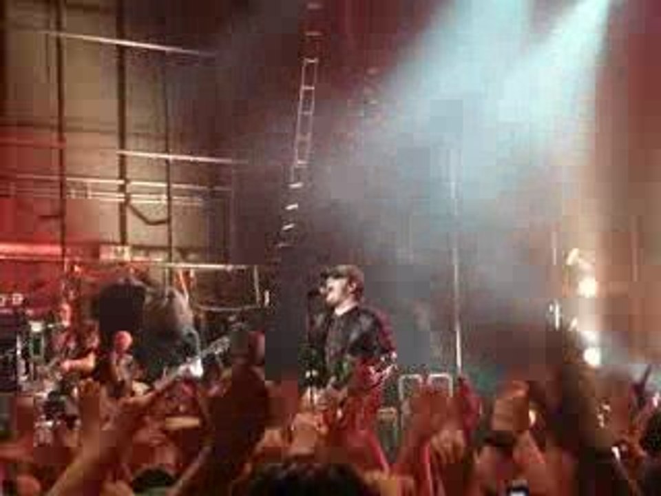 Fall Out Boy - This ain't a scene, it's an arms race