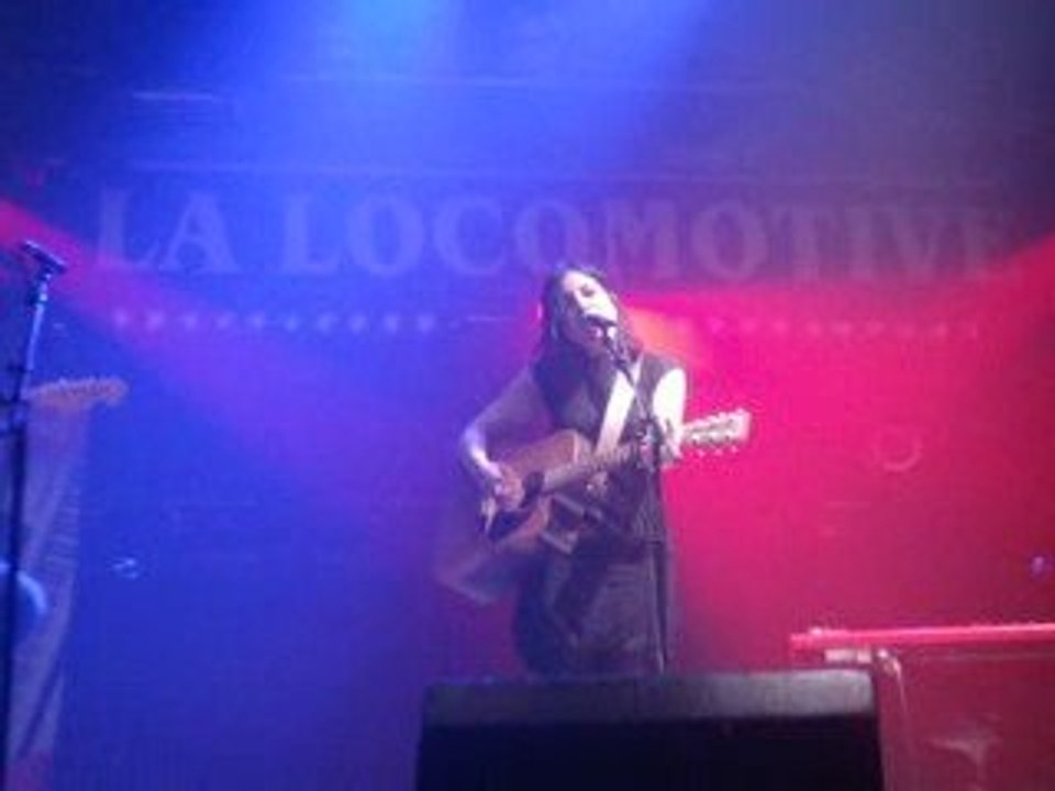 Brune - Toutes des roses