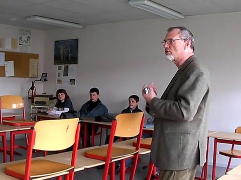 Poix-de-Picardie : forum des métiers au collège