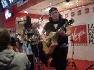 25.03.09 : Metro Station - Shake It