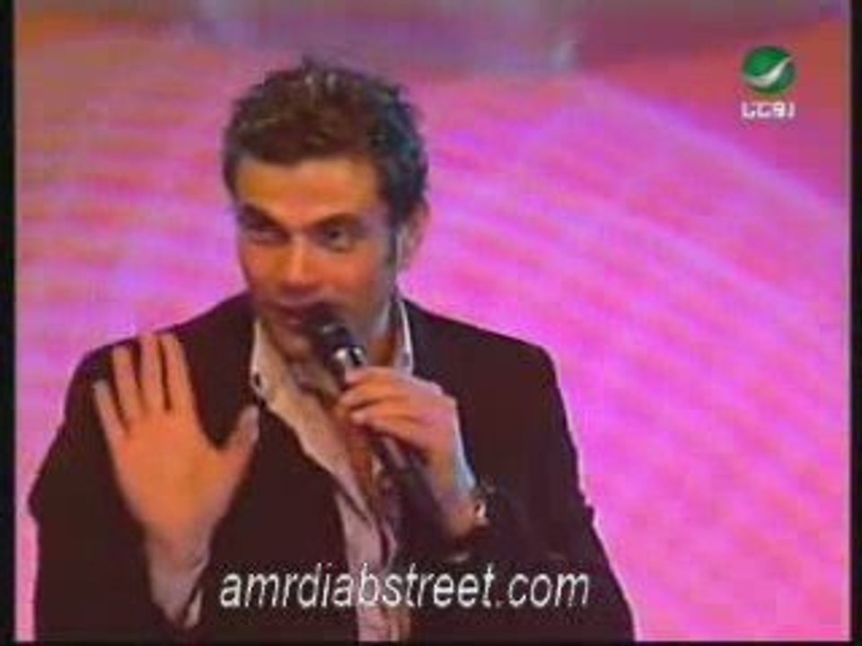 Amr Diab ana ayesh en plusieurs versions live