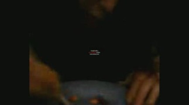 comment manger 10smarties avec des baguettes chinoises ??...