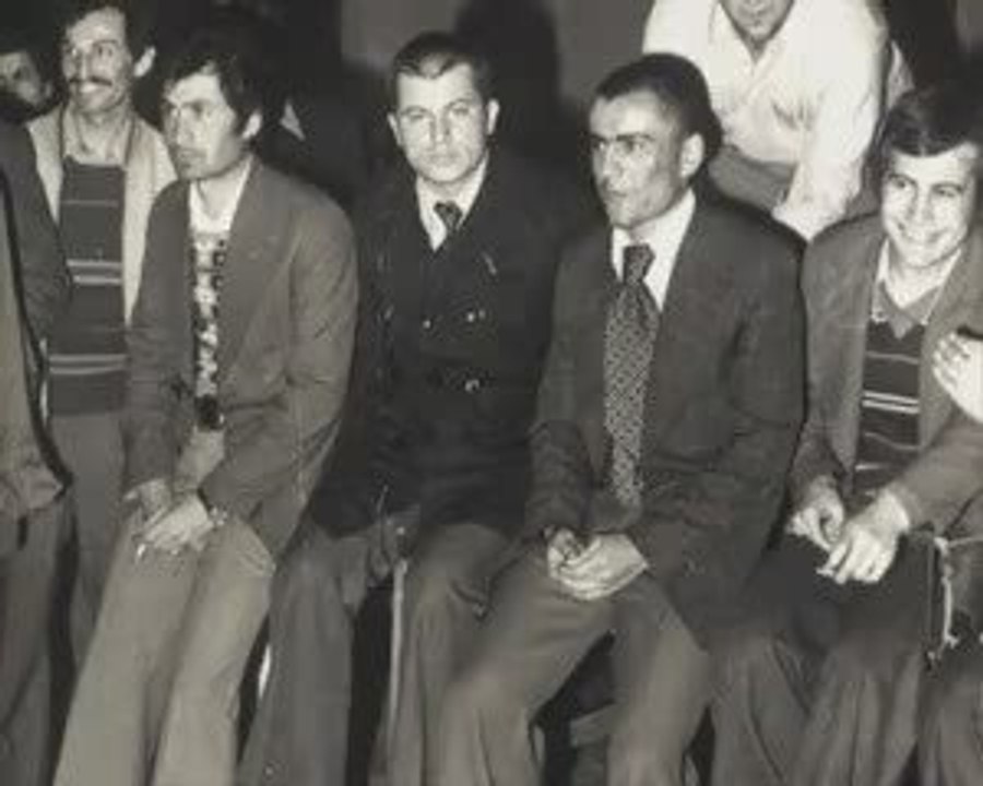 Muhsin Yazıcıoğlu - Üşüyorum - Şiir