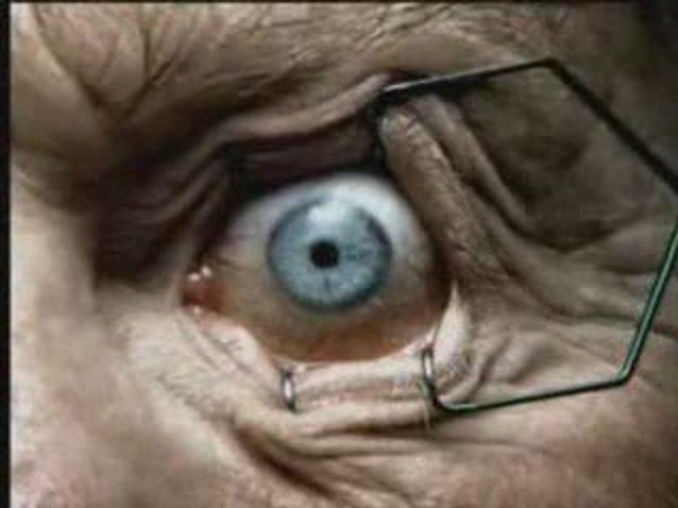 S'adresse aux fumeurs(surtout) et aux non fumeurs