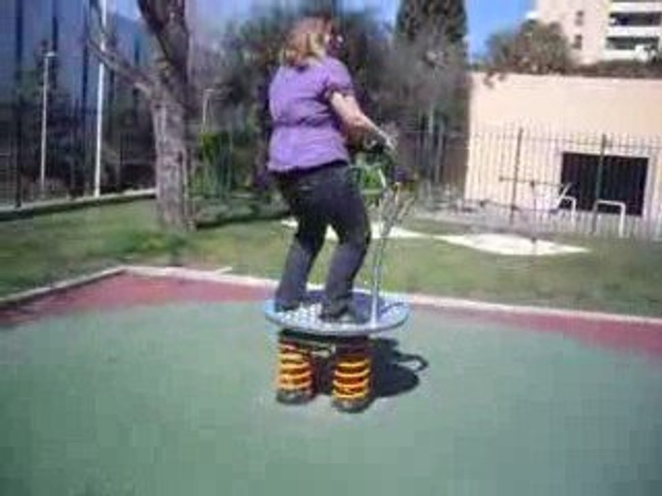 Les Folles Au Jardin d'Enfants