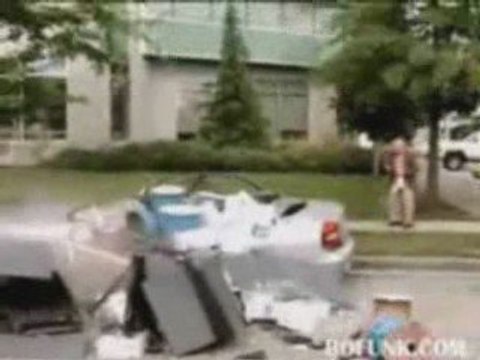 Regis ecrase voiture