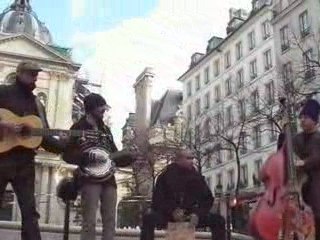 KARPATT : Lino  devant la Sorbone