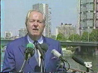 Roger Hanin pète un plomb et parle jean-marie le pen...