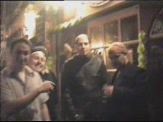 Rassemblement des fans de M.Jackson le 23 mars 2003 Part 1