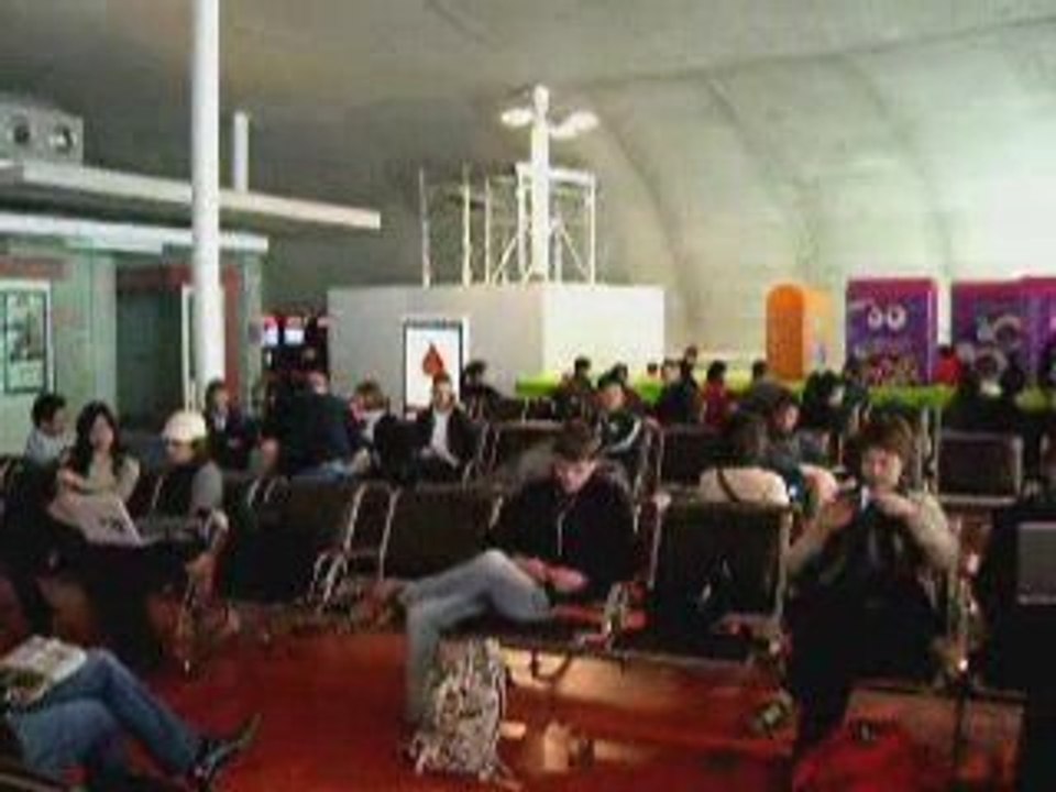 Cambodge 2009 - Attente à Roissy