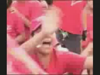 Hugo Chavez cantando varios temas ...