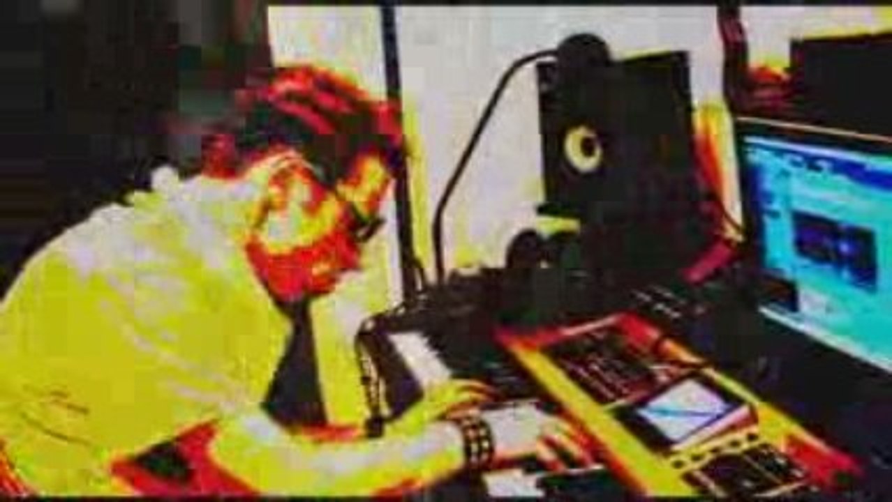 Another One Bites the Dust (Queen) by Two4One (cover 2009...