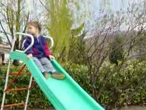 Clara Mars 2009 - Toboggan