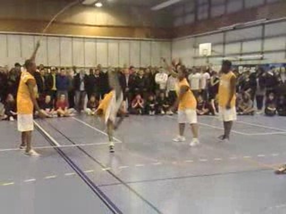 NUIT DU BASKET NANCY 2009  show corde a sauter 2