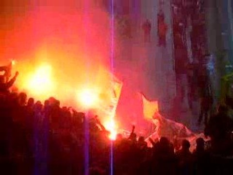 Rcs sco tifo +fumi entres des joueurs