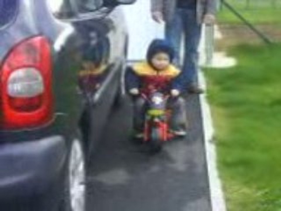 noa en moto