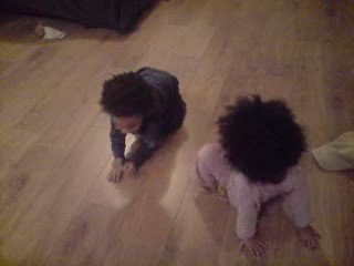 Complicité frere/soeur : a dada ! 230209