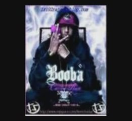 Booba bitume avec une plume