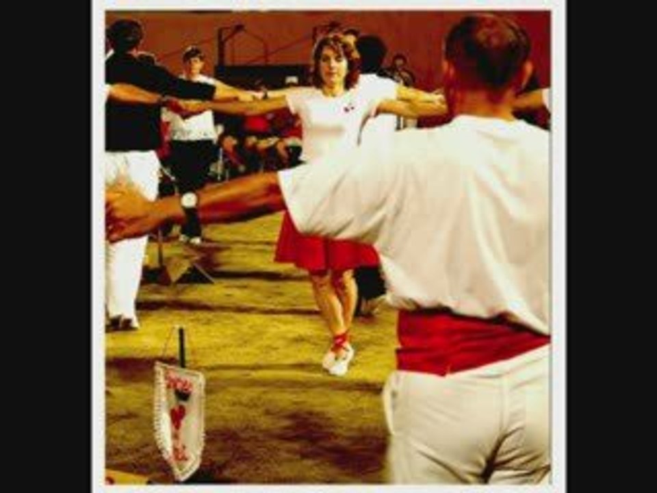 " dansons La  SARDANE " kris