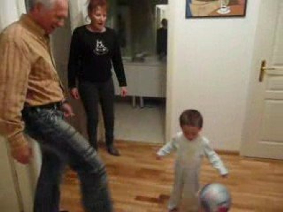 Baptiste fait du foot