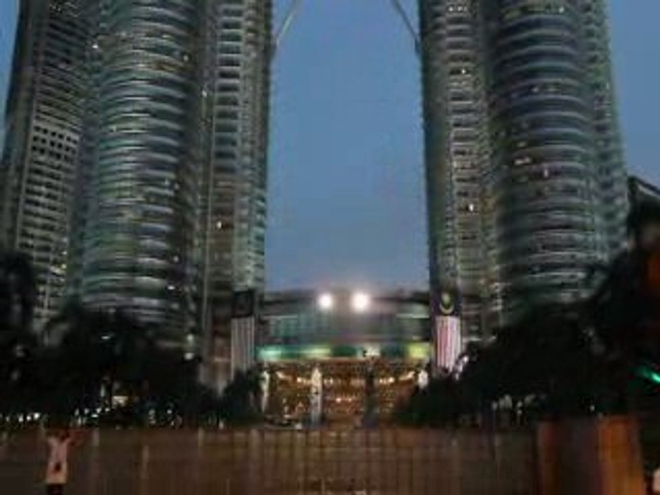 KUALA LUMPUR PETRONAS TOWERS