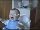 Gülen bebek Çok Komik video izlemelisiniz