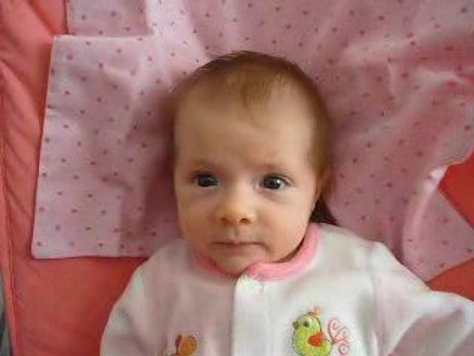 Charlotte découvre la musique