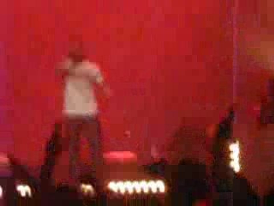 Rohff - Ca fait plaisir et se jette sur le public : D