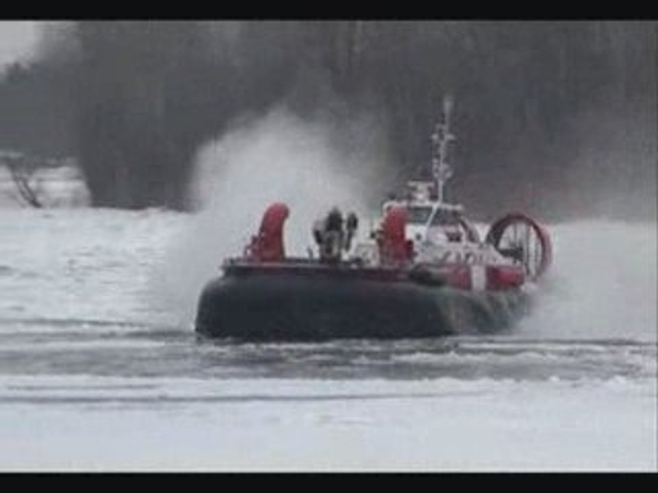 aeroglisseur brise glaces