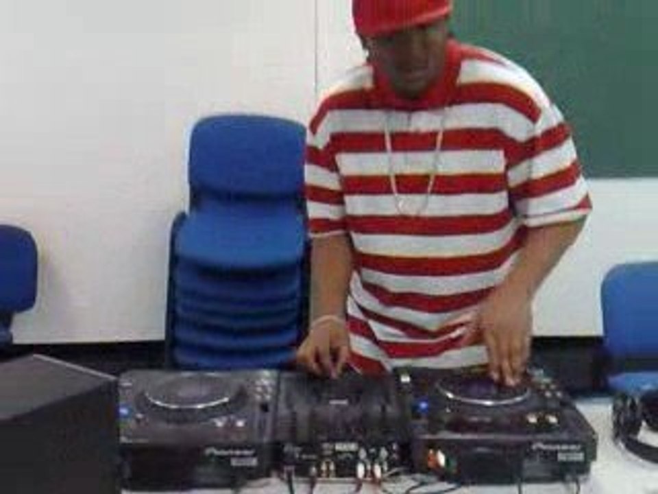 Dj n9ff scratching.avi