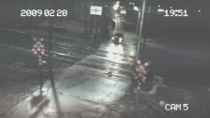 Auto met gezin aangereden door trein