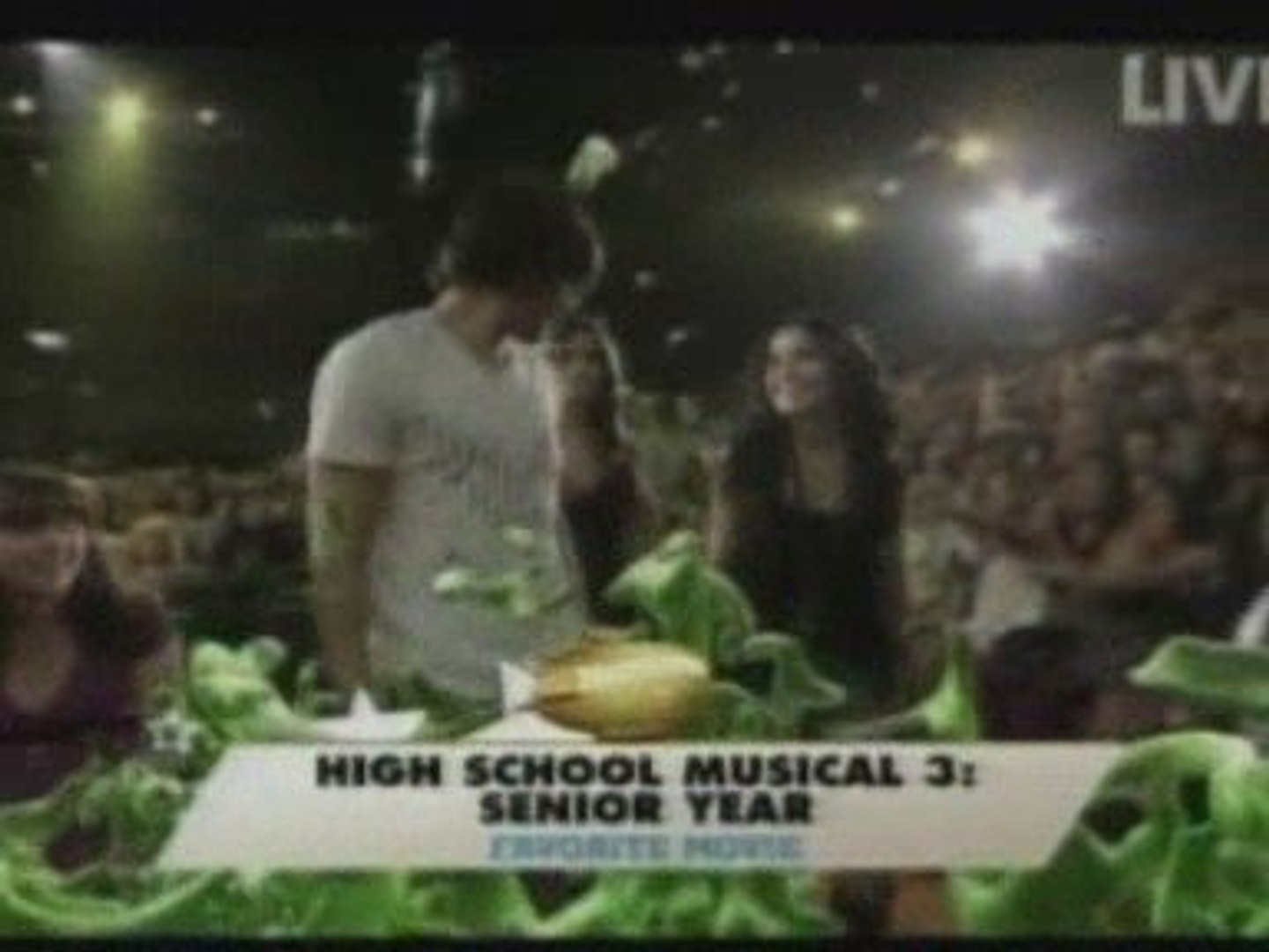 ⁣Celebrities get slimed @ the Nickelodeon Kids' Choice Awards