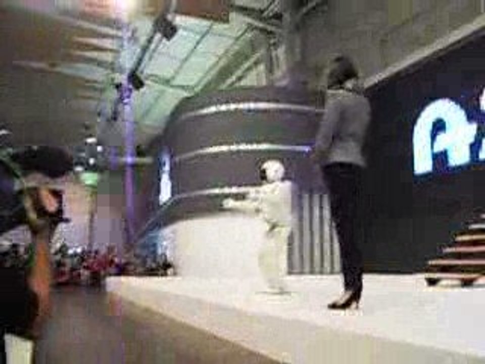 Asimo estrela do Salão Automóvel 2008