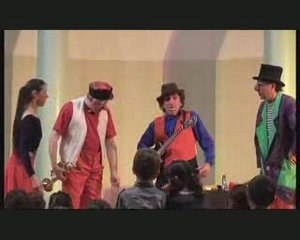 Tu me marche sur le pied!