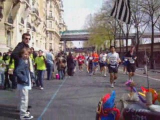 Marathon de Paris 2009 avec super mario  et s vélo  6 è part